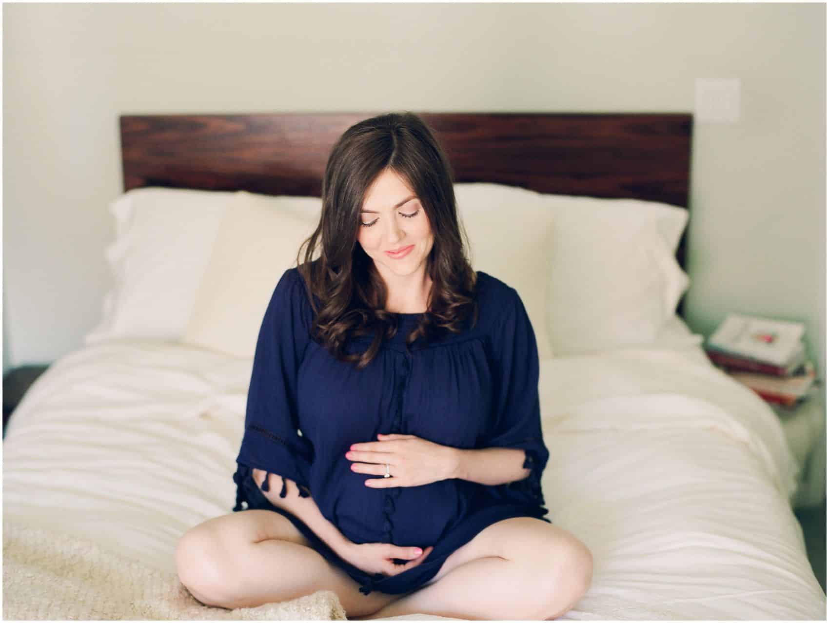 maternity photos at home done with Miriam Dubinsky Photography