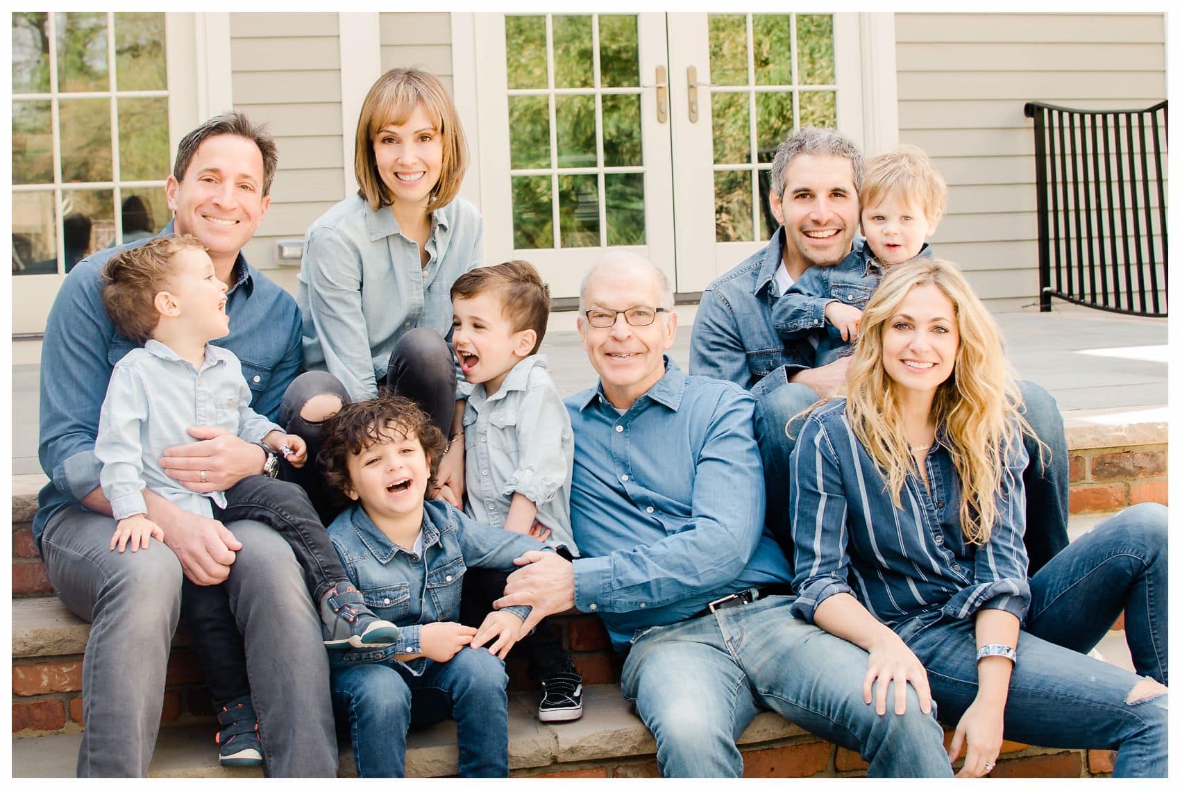 NYC Family Photographer Miriam Dubinsky photographs extended family session in the family's backyard with kids, parents and grandparents