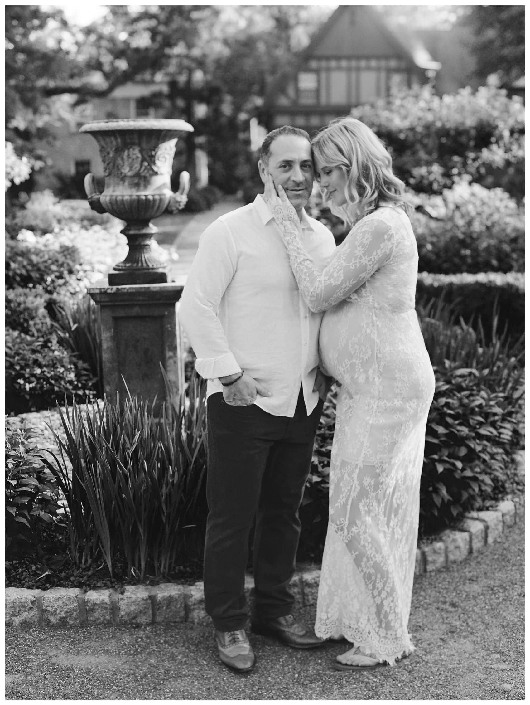 black and white portrait of a maternity session with NYC skyline in background with pregnant mother at 30 weeks